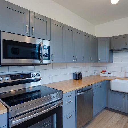 Modern Family Home In Mason With Backyard And Fire Pit Екстер'єр фото