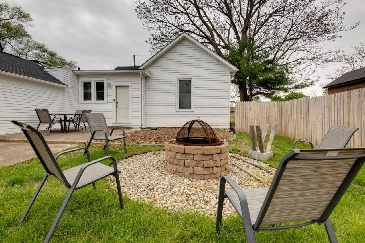 Modern Family Home In Mason With Backyard And Fire Pit Екстер'єр фото